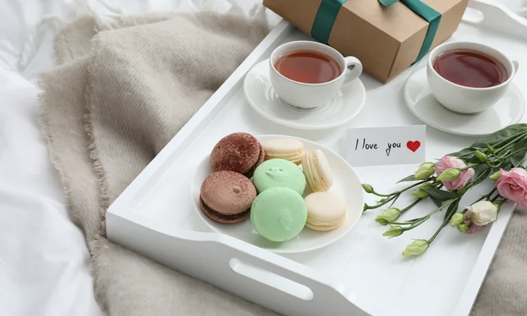 Sourcing Assorted Box Sets of Miniature Tea Cakes for Elegant Housewarming Parties
